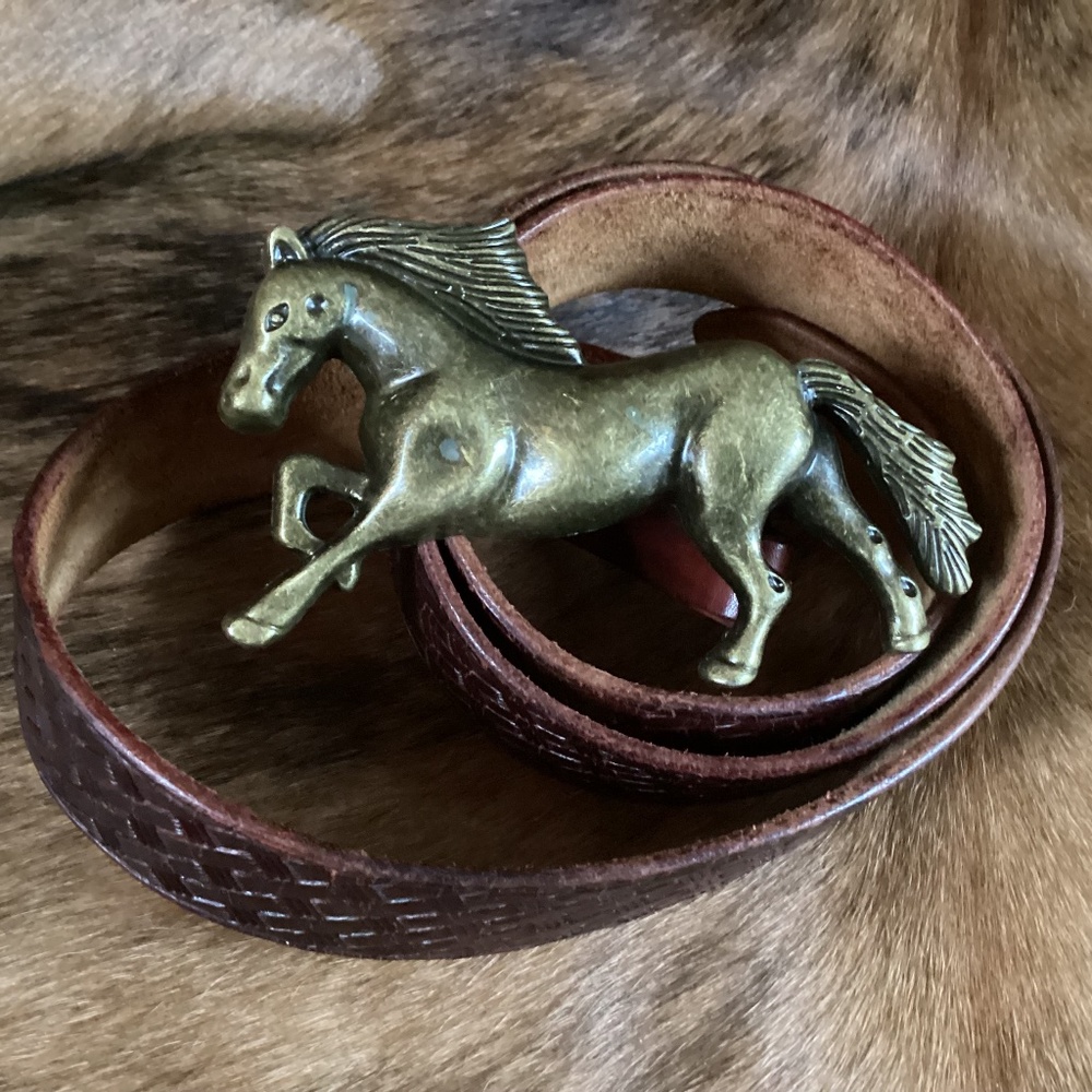 Beautiful Running Horse Buckle Leather Belt